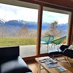 Joli 2 Pieces Et Demi Confort, Balcon Du Ciel Mont-noble アパート